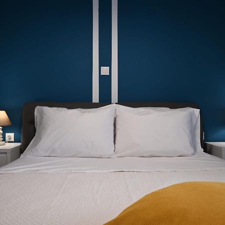 Modern Two Bedroom Apartment At Koukaki เอเธนส์ ภายนอก รูปภาพ
