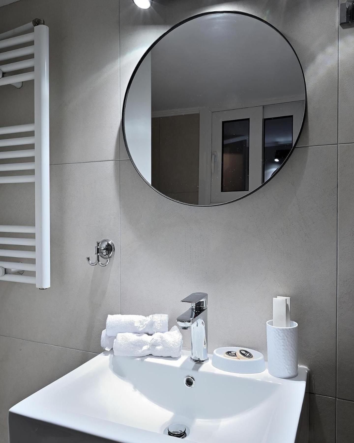 Modern Two Bedroom Apartment At Koukaki เอเธนส์ ภายนอก รูปภาพ